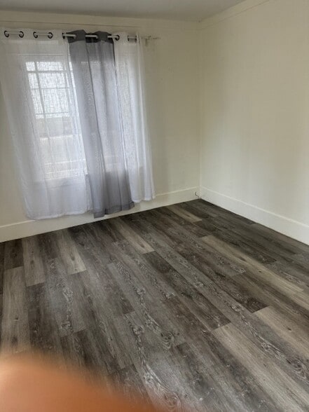 Building Photo - 1617 Barry Ave