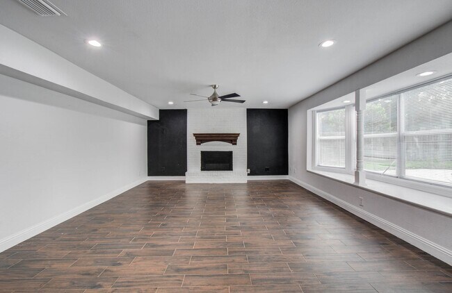 Building Photo - 536 Robert E Lee Dr
