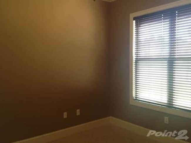 Building Photo - Oxford’s Best Neighborhood!!