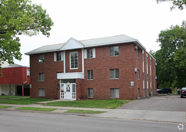 Primary Photo - Dinkytown Apartments