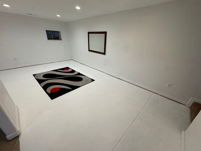 Building Photo - Spacious Morrison Home