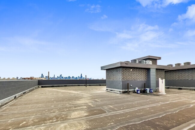 Building Photo - 2827 N Clybourn Ave