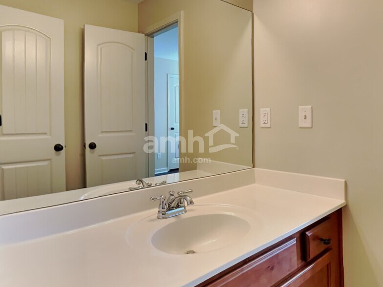 Building Photo - 10221 Eveninghill Dr