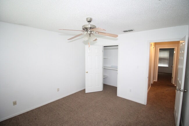 Building Photo - 2300 Northglen Dr