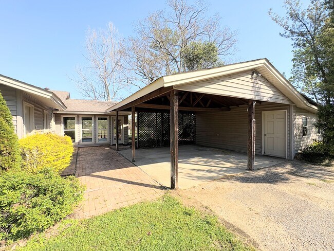 Building Photo - 189 Pinmar Ln