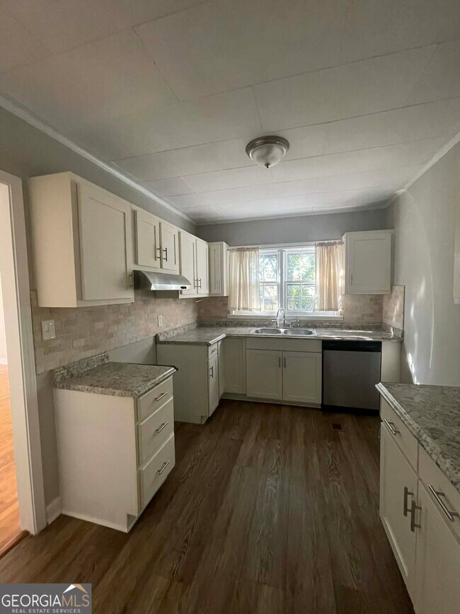 Building Photo - 214 Mimosa Dr