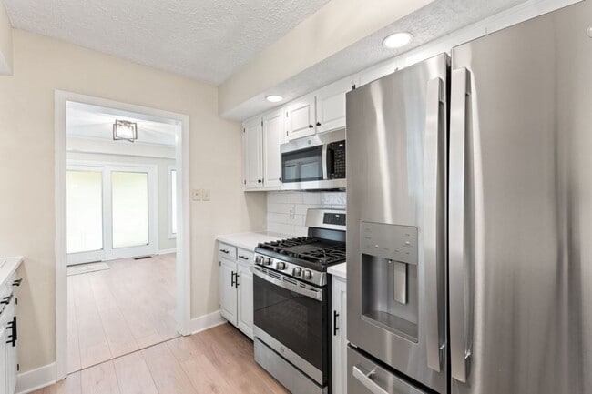 Building Photo - Beautiful renovated home in Schnitzelburg