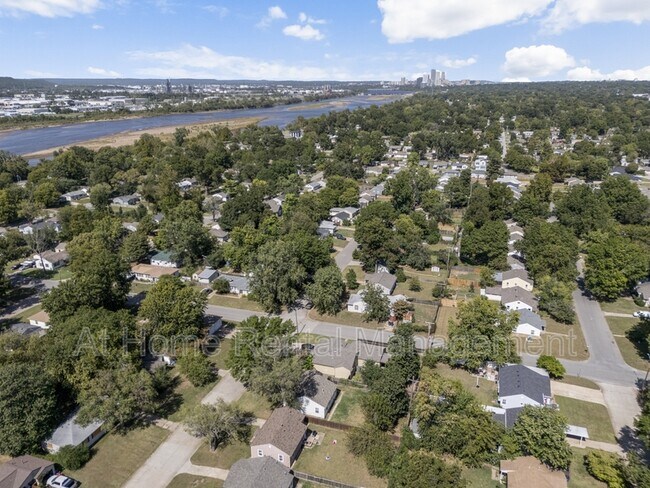 Building Photo - 4911 S Cincinnati Ave