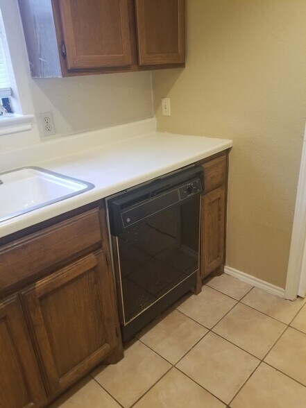 Building Photo - 5401 N 15th St