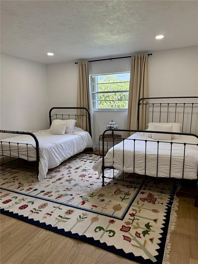 Building Photo - 625 Whippoorwill Terrace