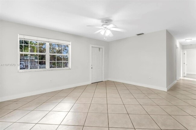 Building Photo - 1130 N 70th Ave