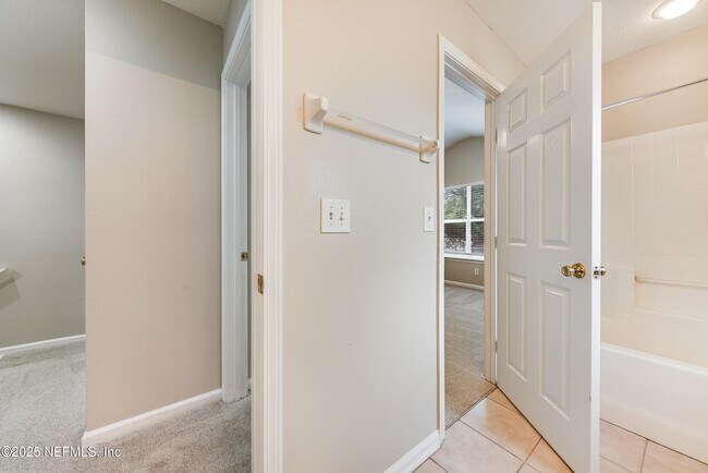 Building Photo - 7990 Baymeadows Cir E