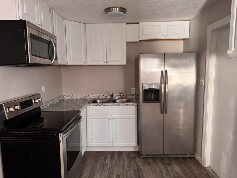 Building Photo - 1418 Woodlawn Ave