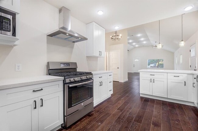 Building Photo - 7511 Carver Ave