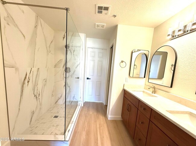 Building Photo - 7401 W Arrowhead Clubhouse Dr