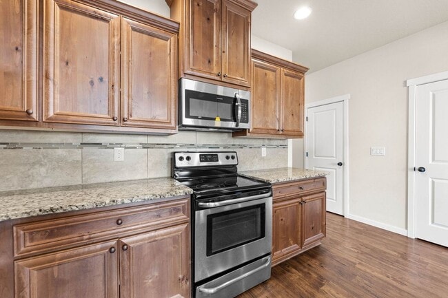 Building Photo - Gorgeous Townhome in Ridgefield!