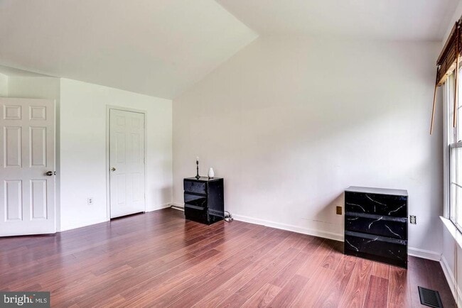 Building Photo - 6212 Briar Ct