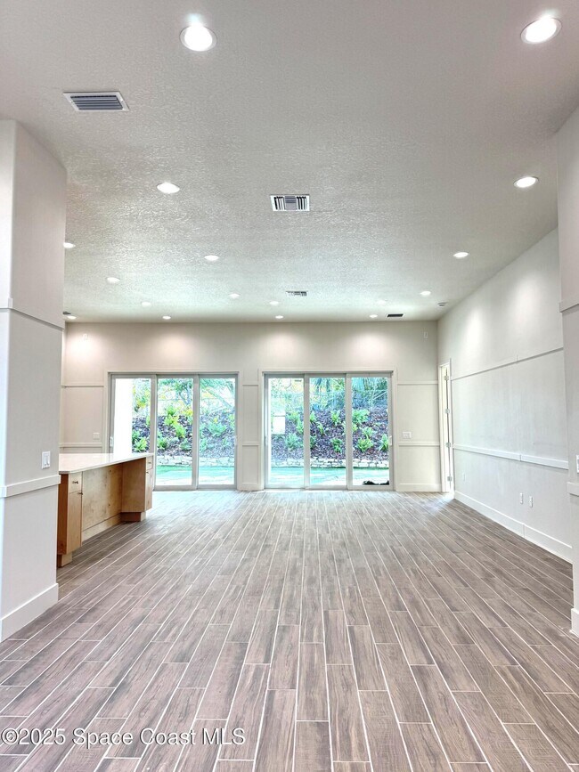 Building Photo - 2841 Edington Dr