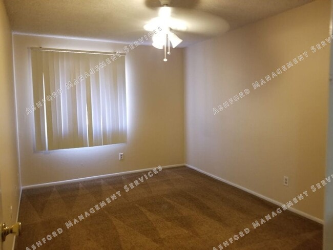 Building Photo - 2 STORY TOWNHOME WITH ATTACHED GARAGE WATER INCL