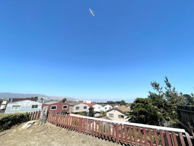 Building Photo - 82 Bromley Ct