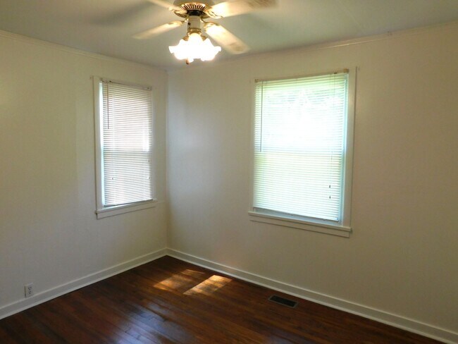 Building Photo - Single Family Home Just Minutes From MCAS Cherry Point!