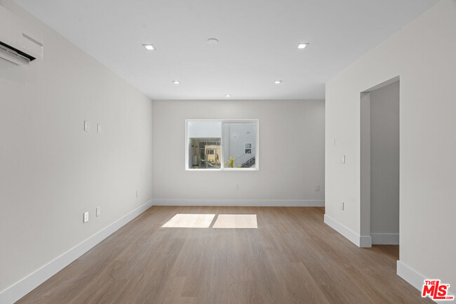 Building Photo - 420 S Sepulveda Blvd