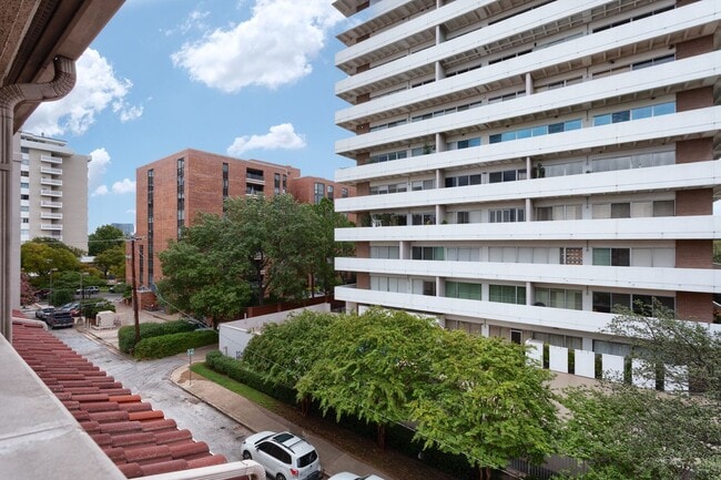 Building Photo - Gorgeous Mediterranean-style condo located...