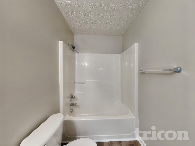 Building Photo - 305 Sarasota Ln