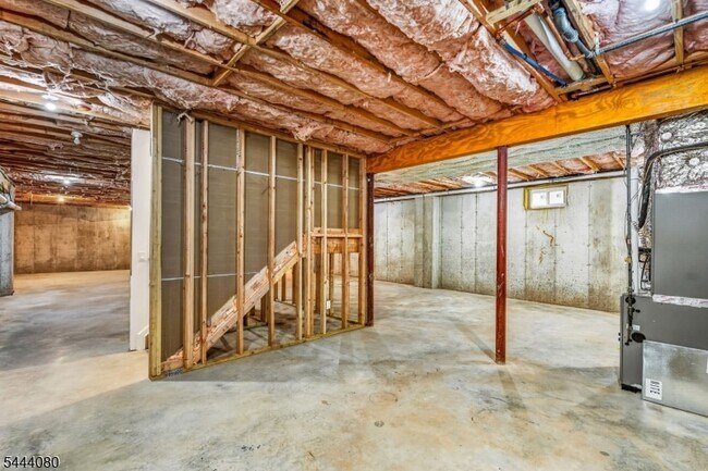 Building Photo - 1395 Washington Valley Rd