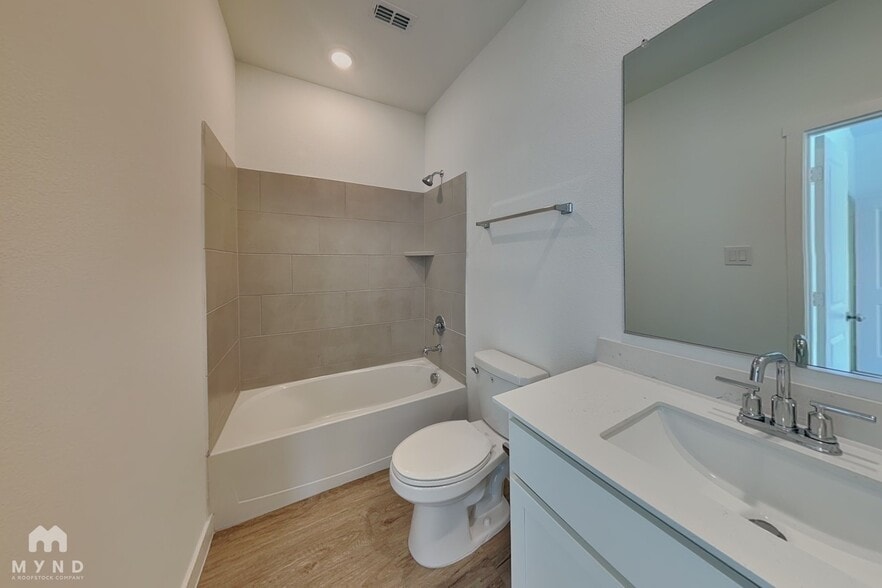 Building Photo - 804 Demelza Dr