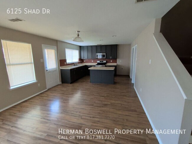 Building Photo - 6125 Shad Dr