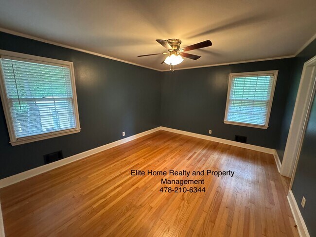 Building Photo - 828 Forest Ridge Dr W