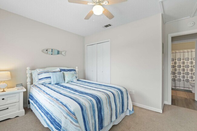 Building Photo - 529 Pointe S Dr