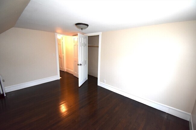 Building Photo - 272 Nahatan St