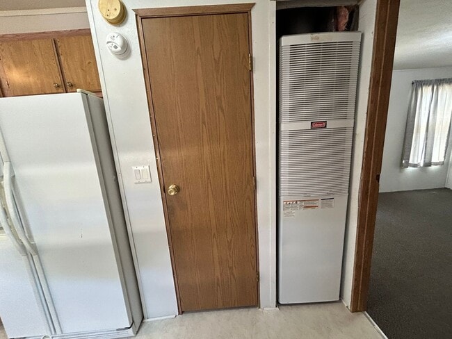 Building Photo - 3 Bedroom 2 Bath Trailer for Rent