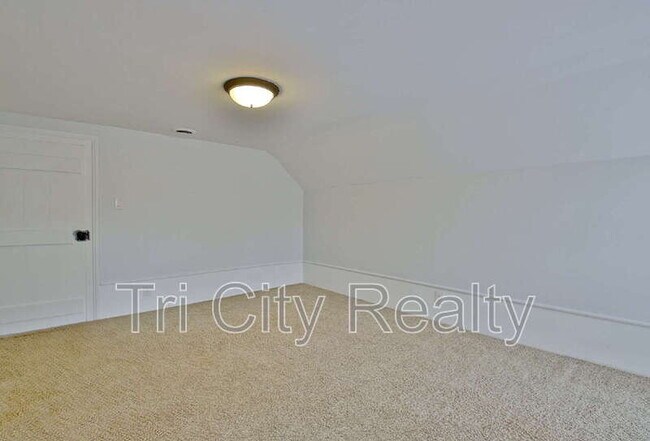 Building Photo - 115 Church Aly