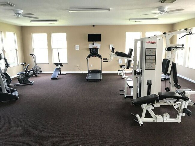 Building Photo - Must-See 3 Bedroom / 2 Bathroom Condo in B...