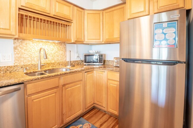 Building Photo - PERFECT OCEANFRONT WINTER WORK-FROM-HOME GETAWAY