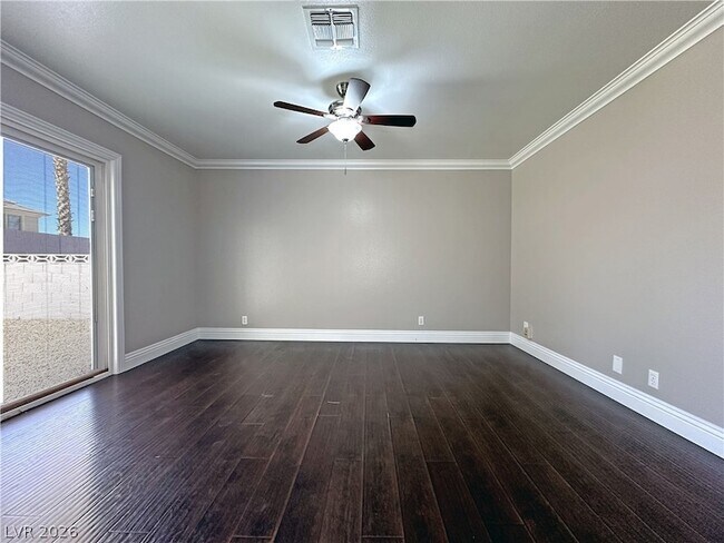 Building Photo - 2414 La Casa Dr