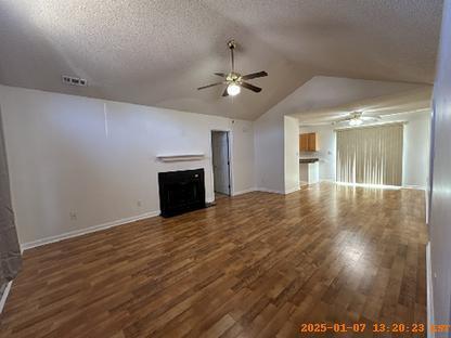 Primary Photo - Spacious 3 Bedroom Home-122 Horse Shoe Bend