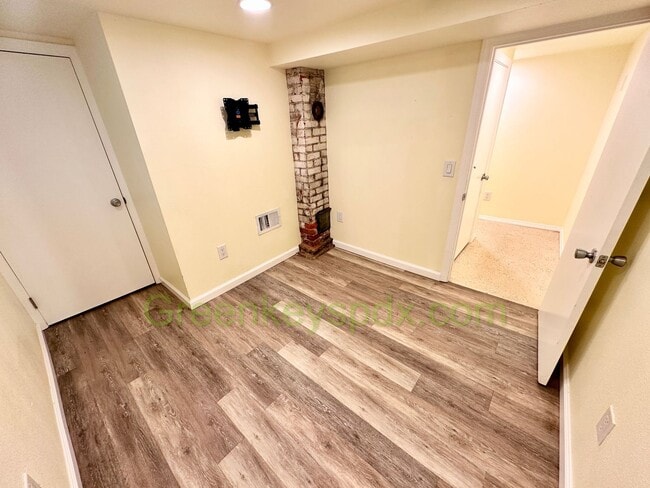 Building Photo - 806 SE 45th Ave