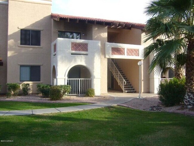 Building Photo - Fabulous 2-Bedroom, 1-Bathroom Condo For R...
