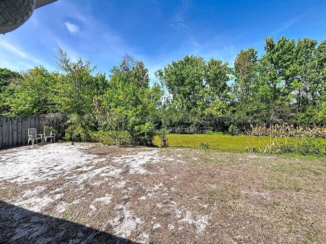 Building Photo - 10597 101st Ave