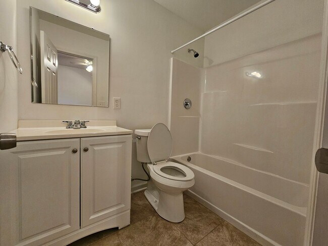 Building Photo - 3 Bedroom, 2 bath w/ detached 1 bed/ 1 bath Mother in law suite.  A MUST SEE!!