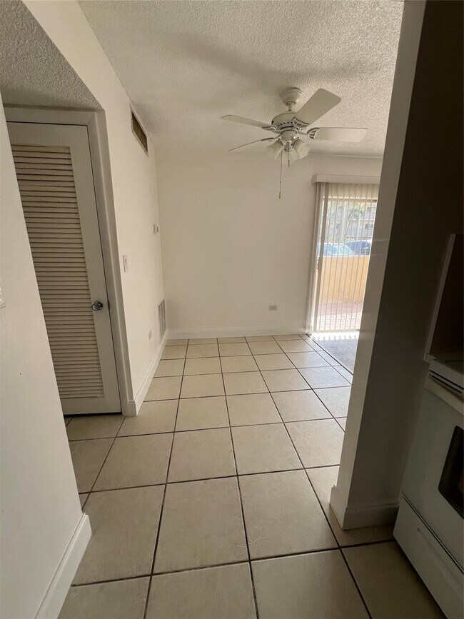 Building Photo - 2797 NE 51st St