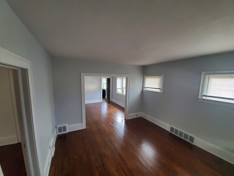 Building Photo - 3518 Schiller Ave
