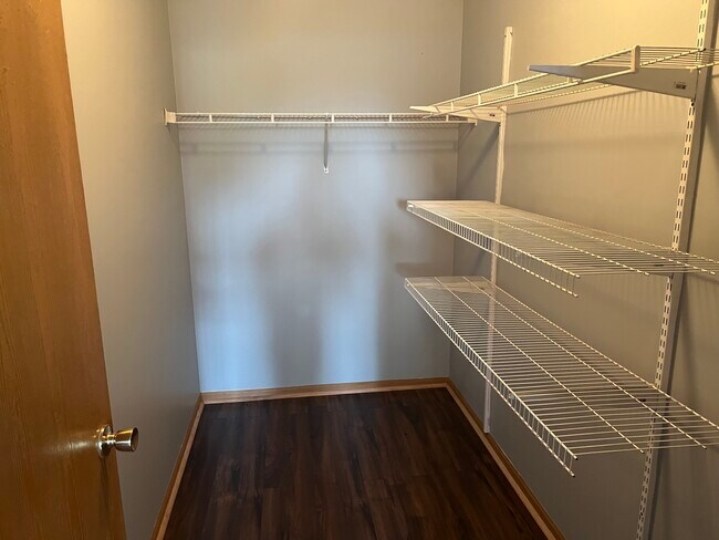 Walk in Closet - 1401 McClure Rd