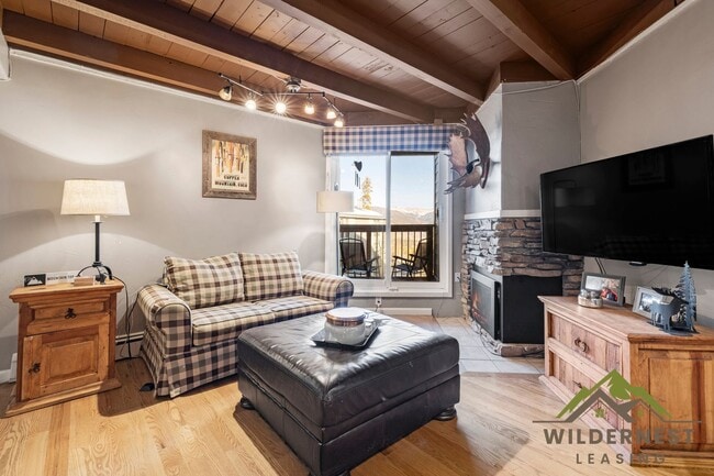 Building Photo - Treehouse Condo - 2 Bedroom/2 Bath Inviting Condo w/All Utilities On Bus Route