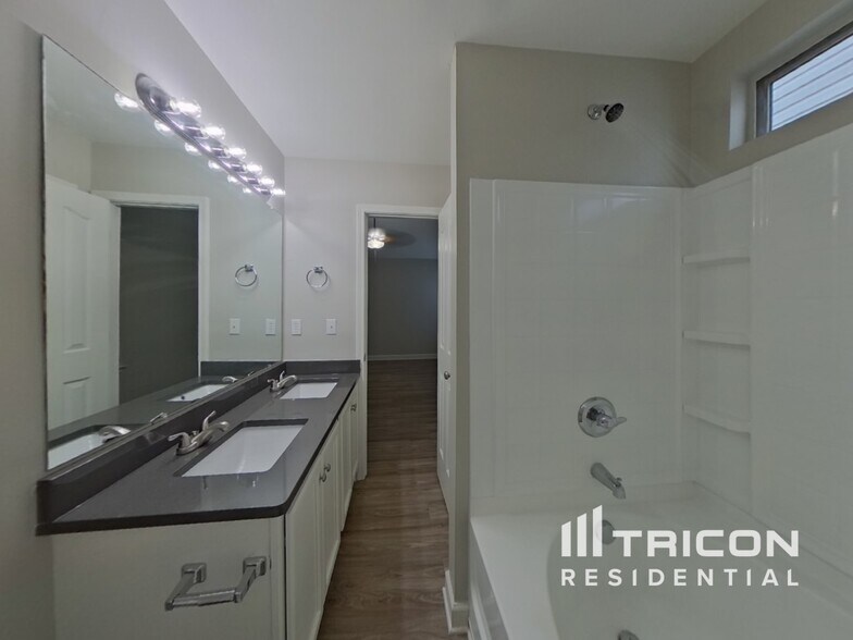 Building Photo - 5117 Magnasco Ln