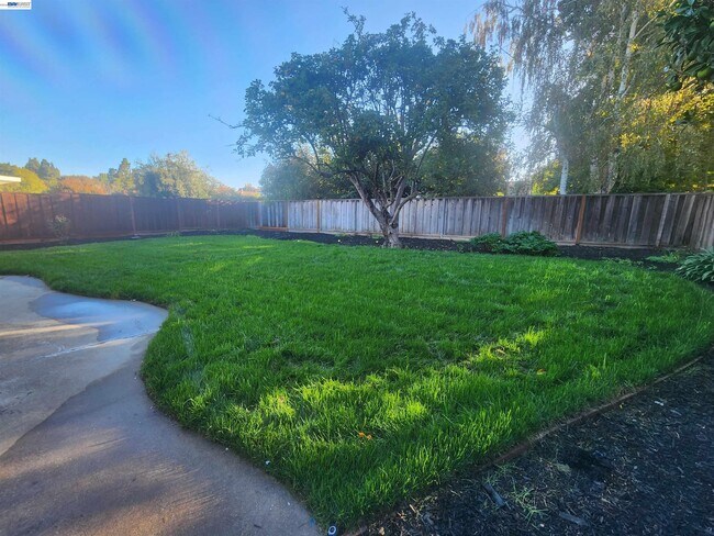 Building Photo - 1829 Rosetree Ct